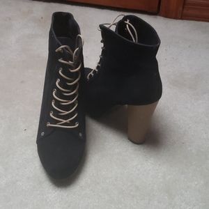 NEW Lace up bootie chunky wood heel